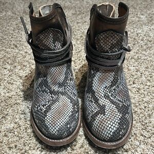 Freebird Casey blue multi snake size 8